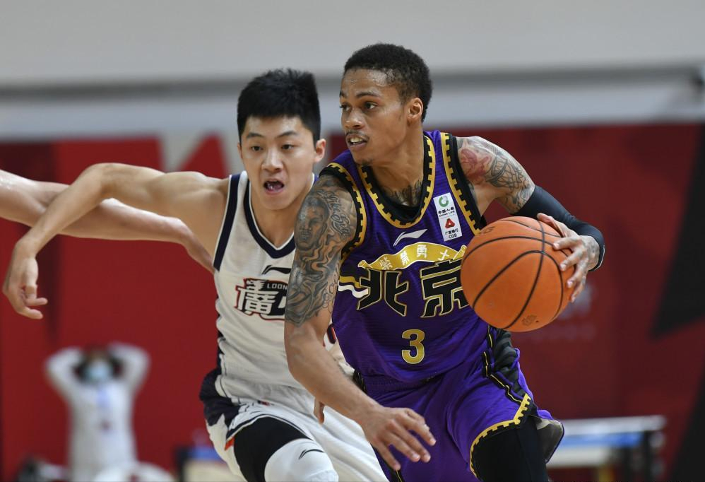 吉林队横扫江苏队,拉文高光表现 吉林队横扫江苏队,拉文高光表现