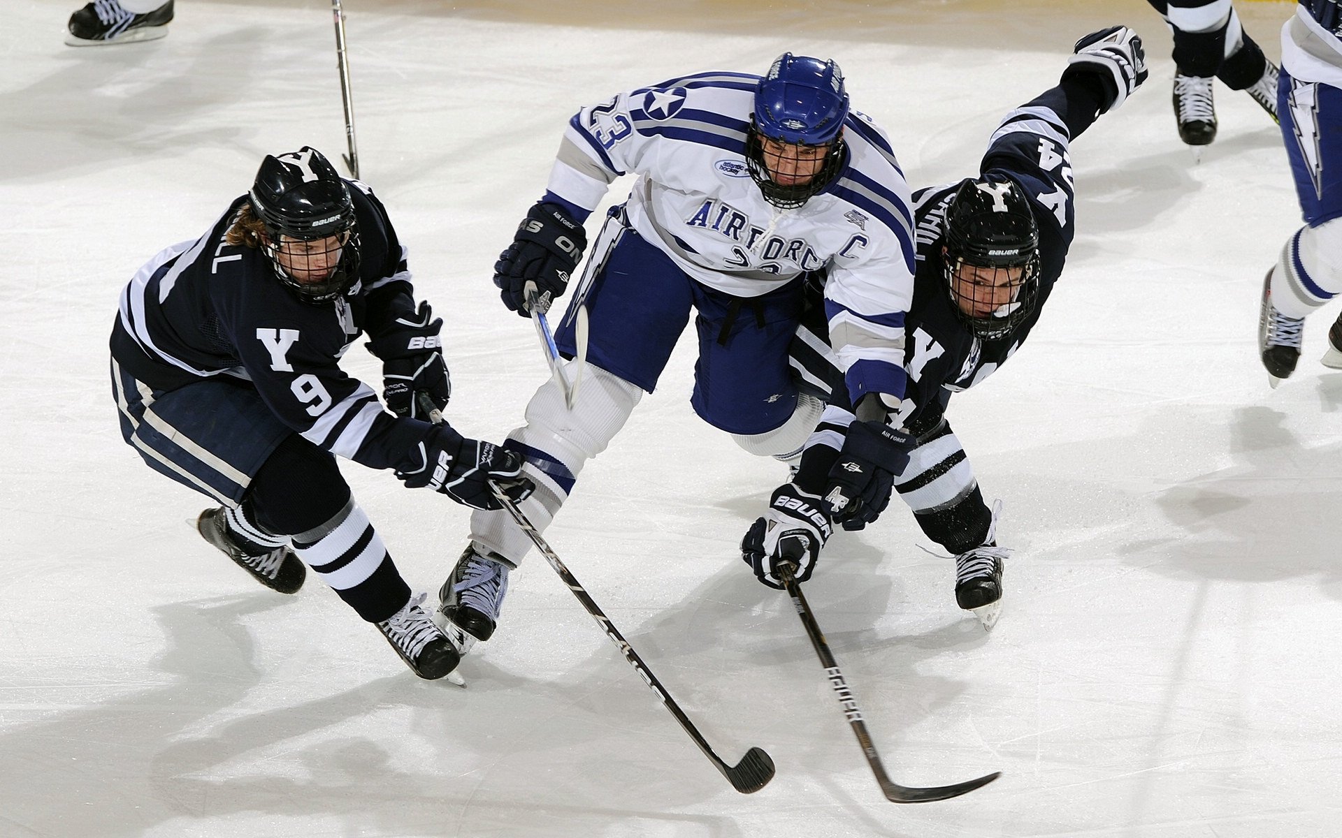 雷恩硬仗取胜勒沃库森,阿劳霍,那个在沉默中雕刻胜利的关键先生